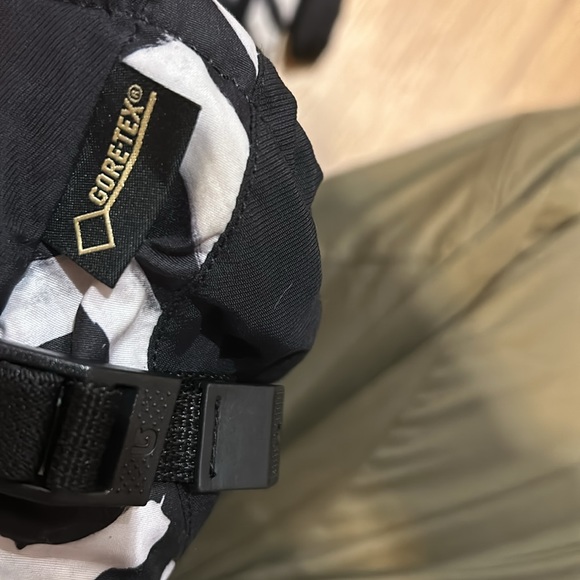 Burton Goretex Winter Gloves - Picture 2 of 2